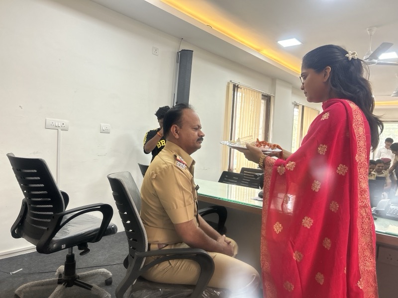 Siddhali Anup Shah speaking with a police officer in an office