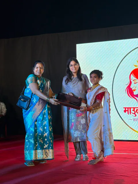 Siddhali Anup Shah receiving recognition on stage