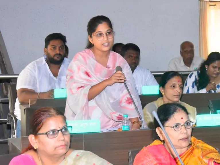 Siddhali Anup Shah with residents during a public-service gathering